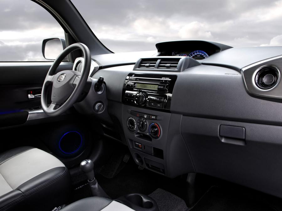  Daihatsu Materia Black Edition 2009 года  (фото 11 из 16)